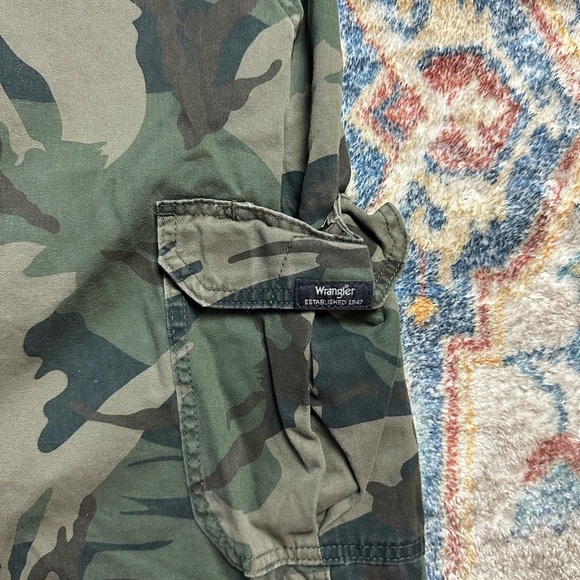 Wrangler Camouflage Cargo Shorts Size 37 - Picture 4 of 4